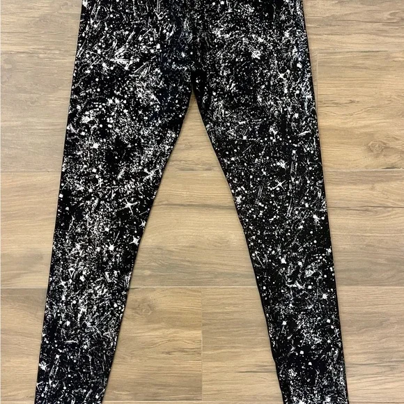 Ivivva Black and Silver Patterned Leggings - Picture 3 of 3